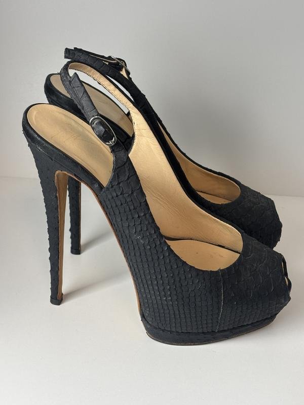 Женские Giuseppe Zanotti Босоножки Чёрный 39