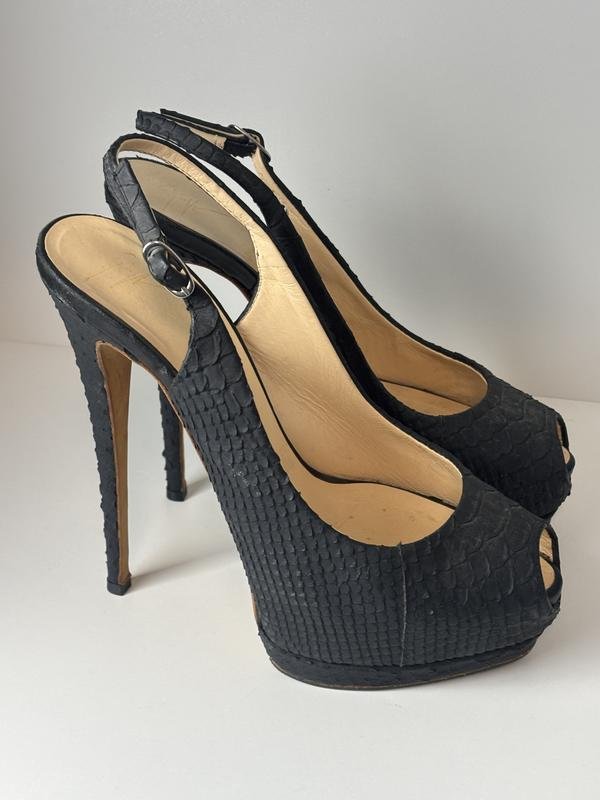 Женские Giuseppe Zanotti Босоножки Чёрный 39