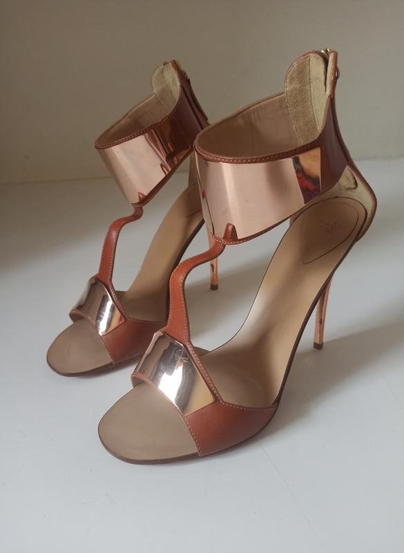 Женские Giuseppe Zanotti Босоножки Золотистые Кожа