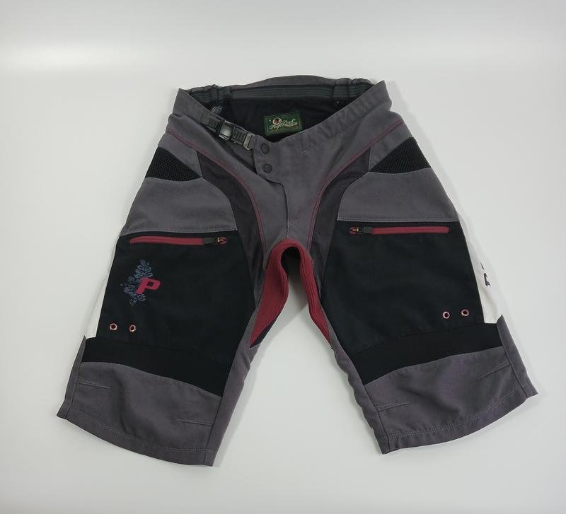 Damen Peak Performance Shorts Schwarz Polyamid 36