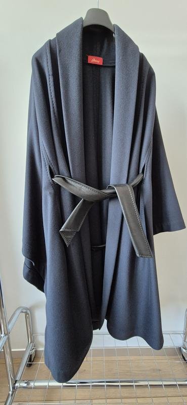 Женственное пальто-пончо brioni