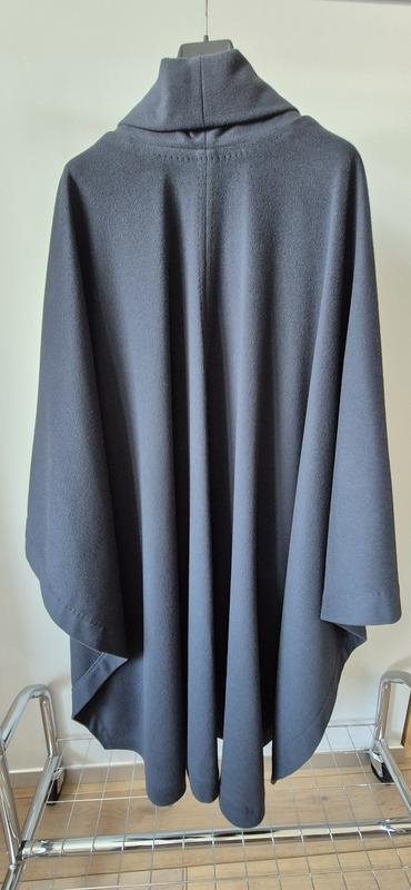 Женственное пальто-пончо brioni