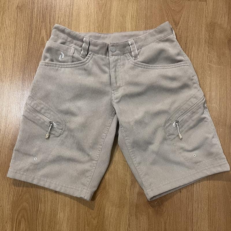 Damen Peak Performance Shorts Beige 34 / XS / 42