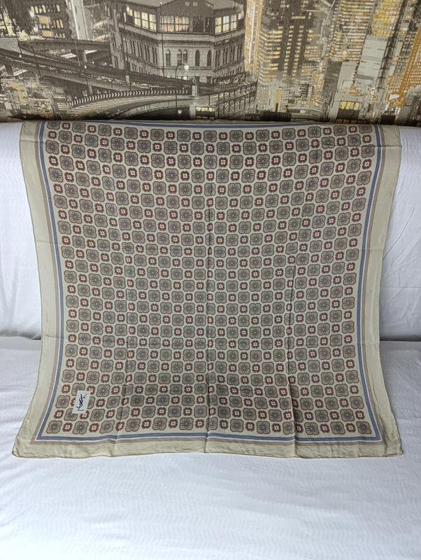 Yves Saint Laurent Sciarpa Beige Seta