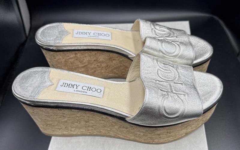 Женские Jimmy Choo Босоножки Серебристый 38