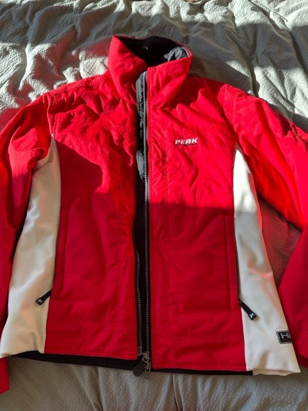Unisex Peak Performance Jacket Red
