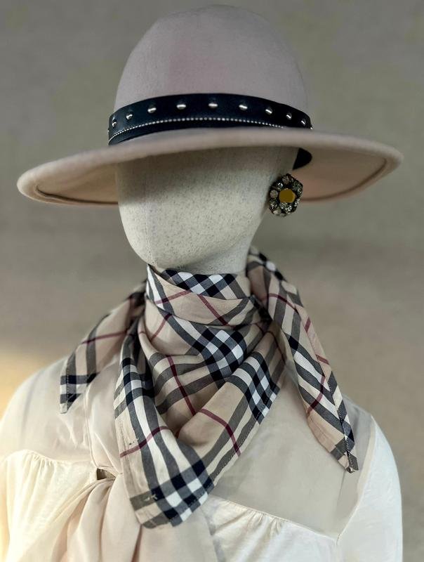 Женский Burberry Шарф Бежевый Хлопок