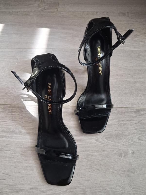 Donna Yves Saint Laurent Tacchi Neri Pelle