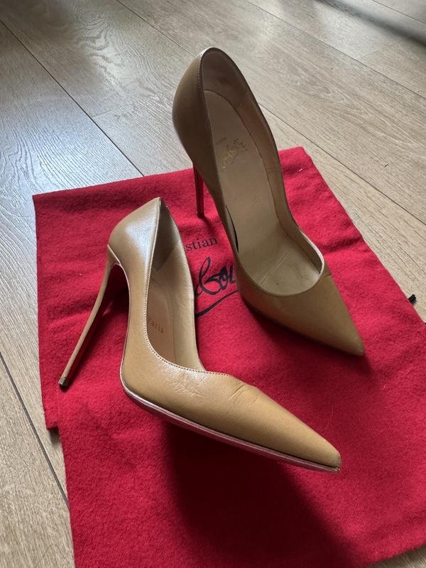 Женские Christian Louboutin Туфли Бежевый 36