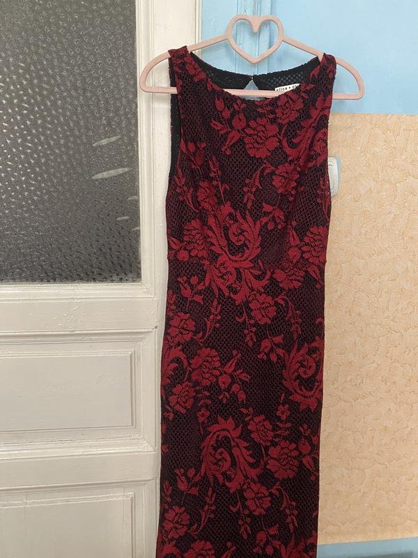 Женское Alice + Olivia Платье Красное M