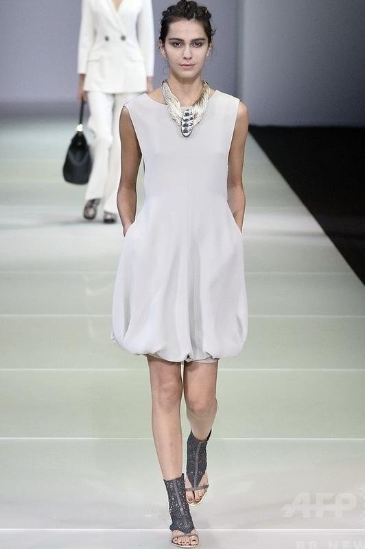 Женский Giorgio Armani Платье Серый Шелк S