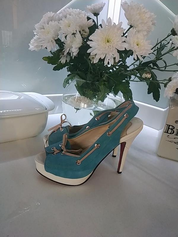 Женские Christian Louboutin Босоножки Белые 36