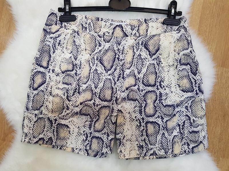 Женские Carolina Herrera Шорты Чёрный Полиэстер 34